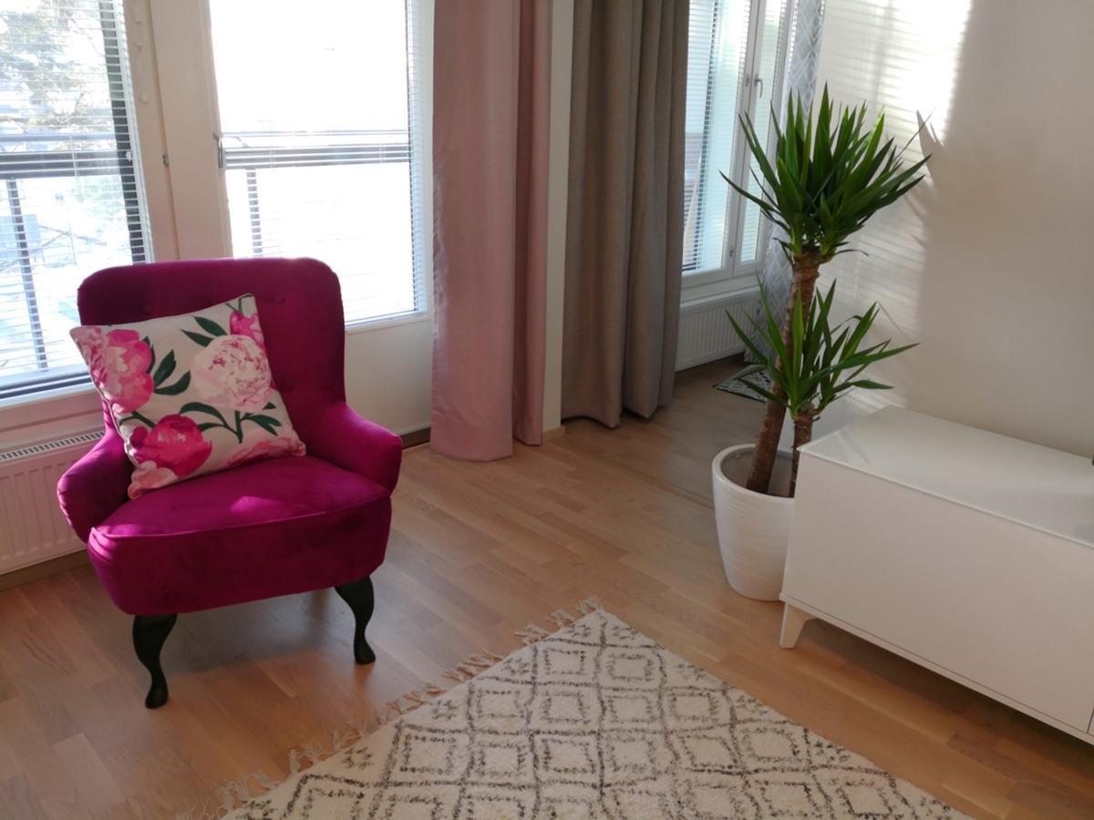 Charming Pine View Apartment Вантаа Экстерьер фото
