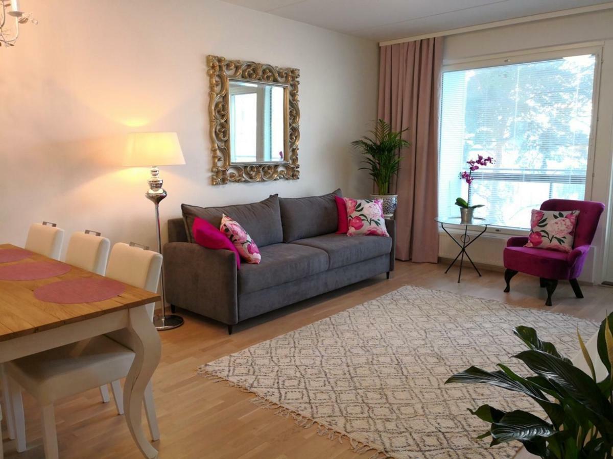 Charming Pine View Apartment Вантаа Экстерьер фото