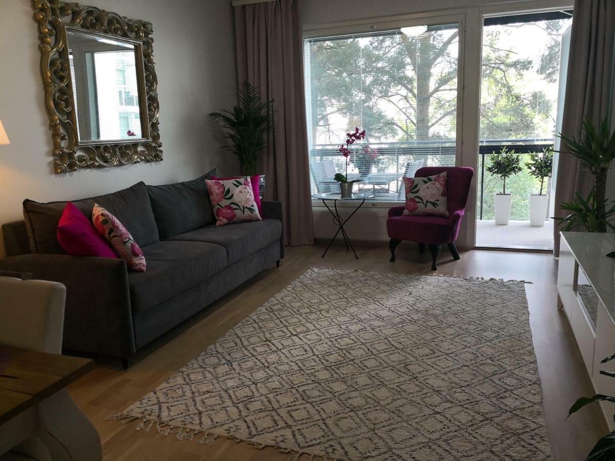 Charming Pine View Apartment Вантаа Экстерьер фото